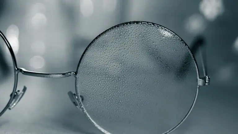 Brille beschlägt: Ursachen und was wirklich hilft