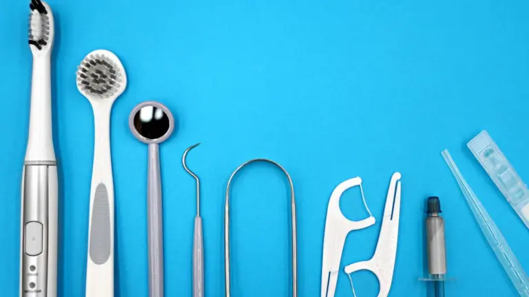 Interdentalbürsten oder Zahnseide?